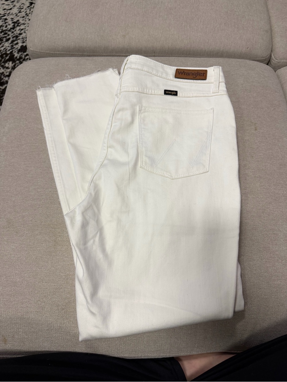 Wrangler Womenās White Ankle Crop Jeans